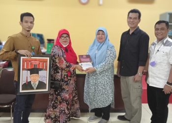 Penyerahan Cinderamata