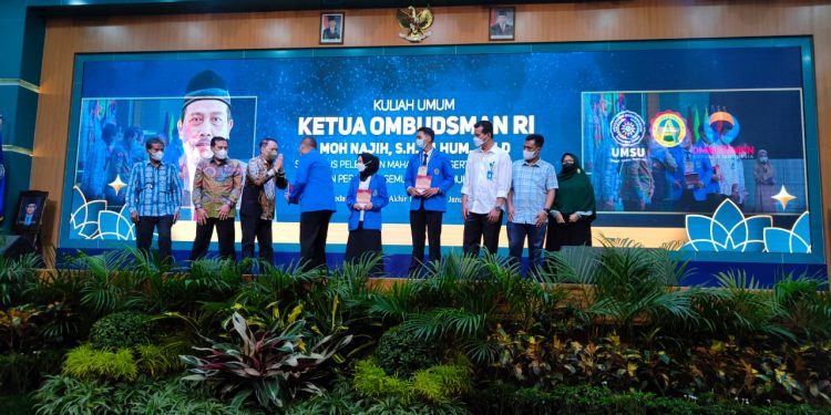 Rektor UMSU Melepas Mahasiswa Klinis Hukum Dan Peradilan Semu Fakultas Hukum