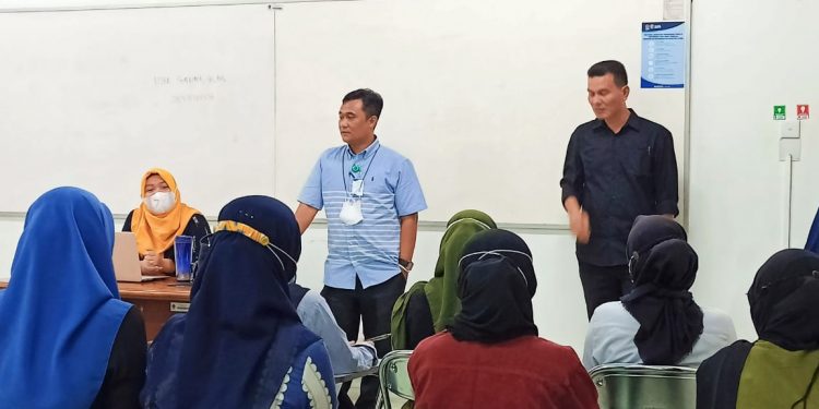 Pimpinan Fakultas Hukum UMSU Memantau PTM Pertama Pada Kelas Malam