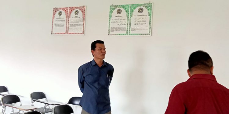 DEKAN BERSAMA KEPALA BAGIAN MENINJAU RUANG KELAS FAKULTAS HUKUM UMSU
