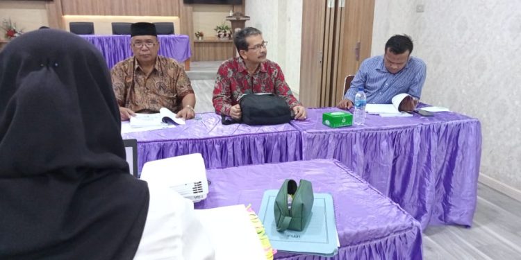 Wakil Dekan-III Atikah Rahmi, SH., MH Membuka Sidang Meja Hijau Fakultas Hukum UMSU