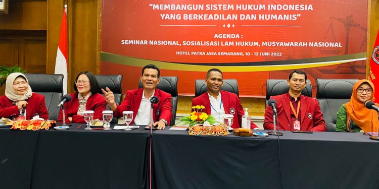Dekan FH UMSU Hadiri Pertemuan Akbar APPTHI di Semarang