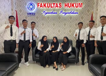 Dua Belas Peserta Seminar Proposal dibuka langsung oleh Dekan Fakultas Hukum Dr. Faisal, SH., M.Hum